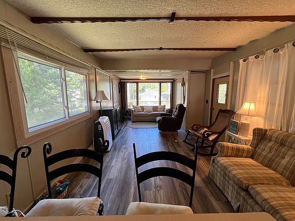 2nd image of 821 Lakeside Dr