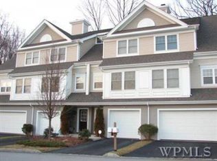 93 Hillcrest Ln, Peekskill, NY 10566