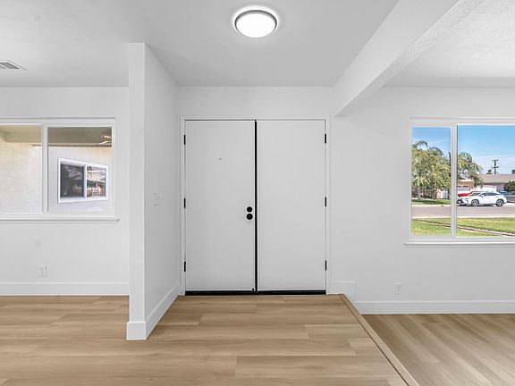 3rd image of 165 W Deodar Ln