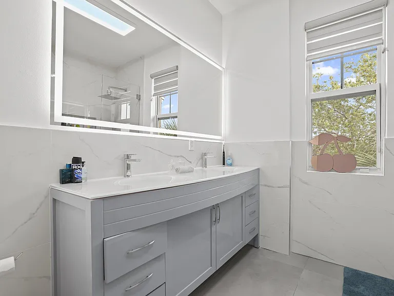 616 NW 38th Cir — Photo 37