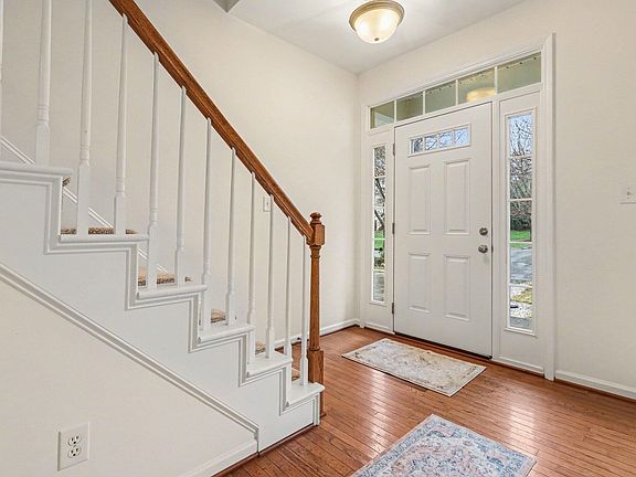 5th image of 229 Autumn Glen Ln