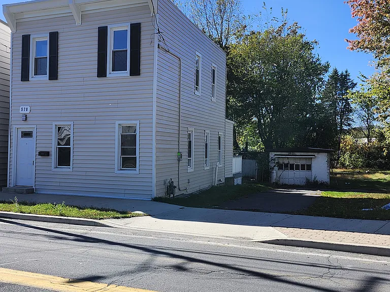578 N Main St — Photo 1