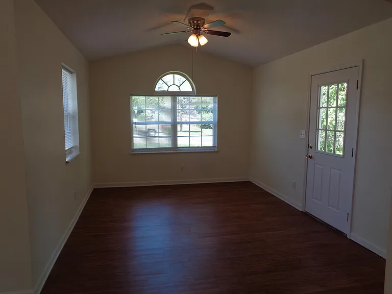 1502 W Worley St — Photo 4