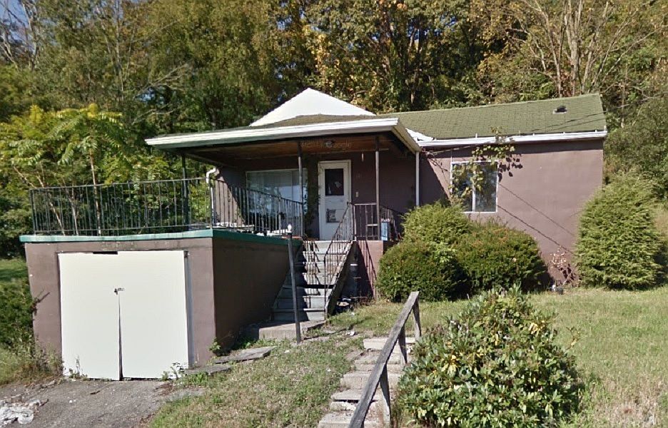 1st image of 915 7th Street Ext