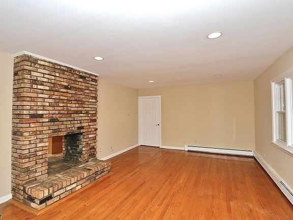 3rd image of 549 Helena Ave