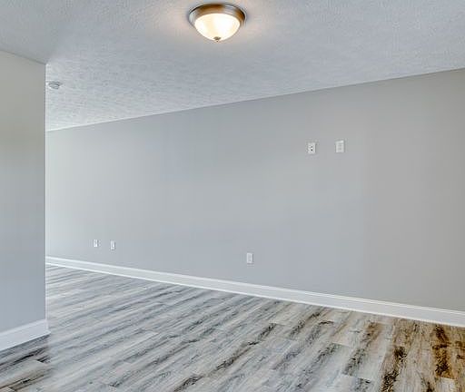5th image of 210 Twisted Oak Dr
