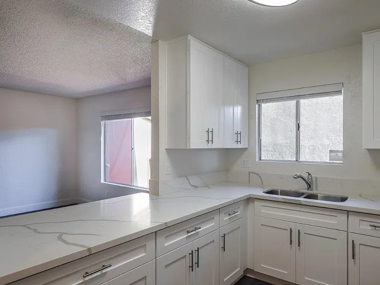 Monte Vista Apartments — Photo 12
