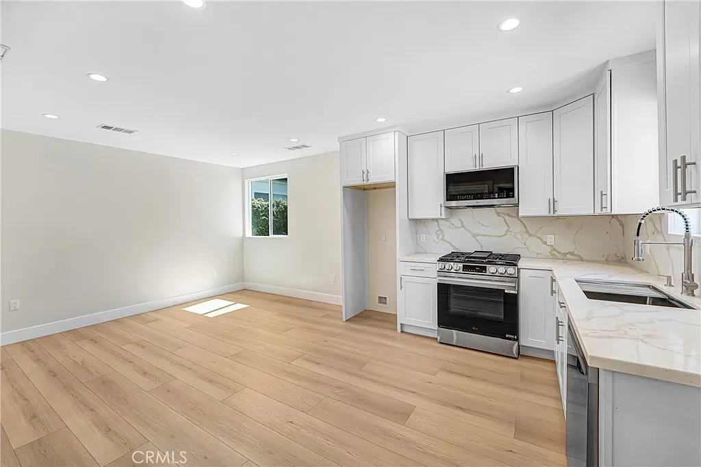 1 bed, 437 sqft, $2,200 — Photo 2