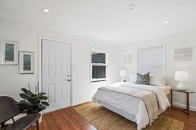 1116 Dufferin Ave #DETACHED COTTAGE — Photo 6
