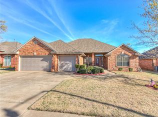 1925 Oak Dr, Moore, OK 73170