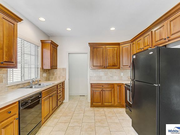 2nd image of 9804-9806 E 19th St N #E3ba5b9b2