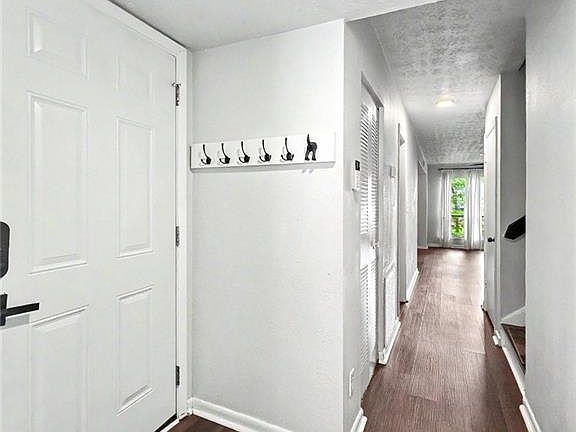 5th image of 2692 Meadowlawn Dr SE