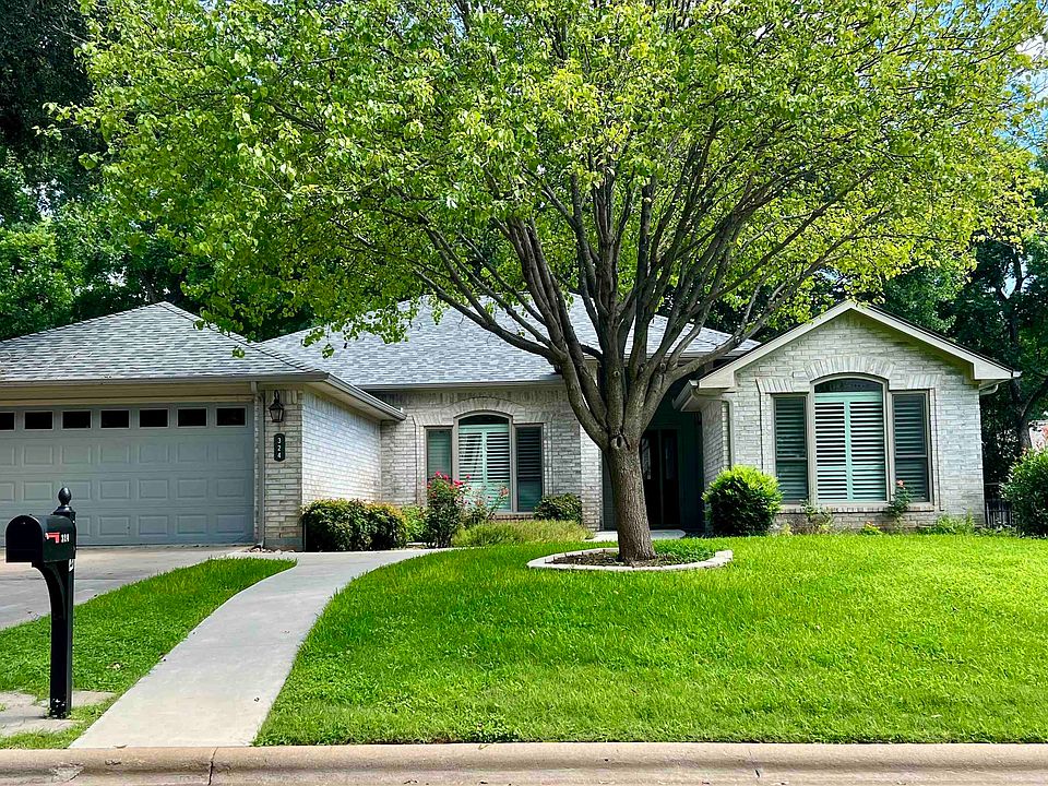 1st image of 324 Meadowlakes Dr