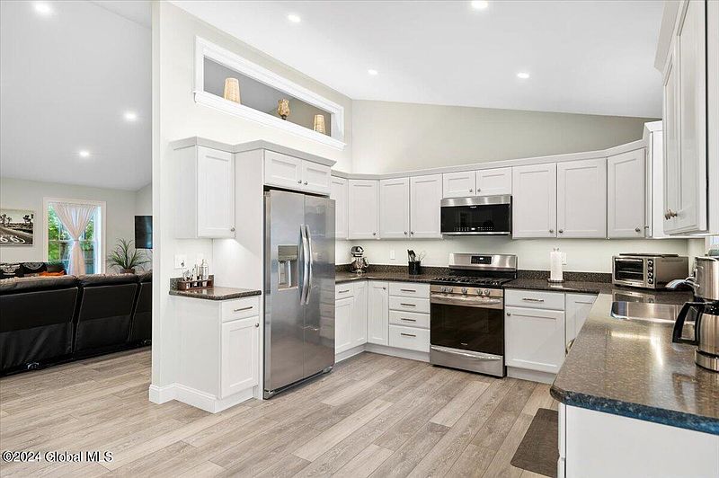 5th image of 379 Luzerne Road
