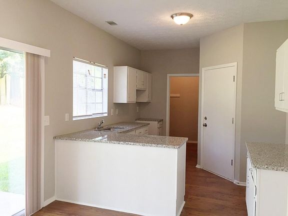 3rd image of 6386 Laurel Post Dr