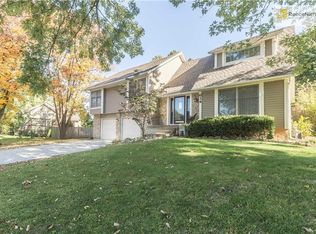 614 SW Raintree Dr, Lees Summit, MO 64082