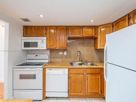 4th image of 20225 NE 34th Ct APT 1519