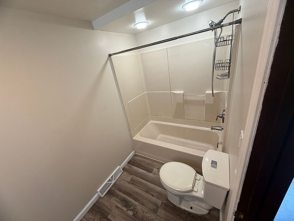 1st image of 229 6th Ave #2