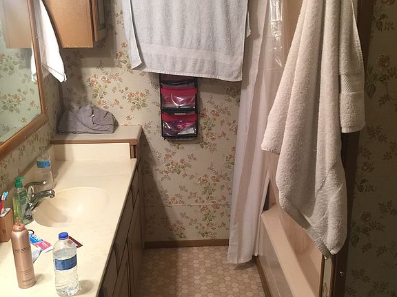 5th image of 503 E Avenue G