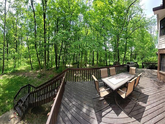 3rd image of 9749 Lupine Dr
