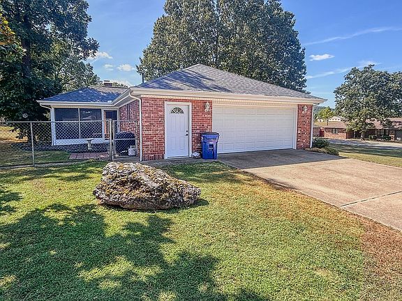 4th image of 119 N Kingswood Dr