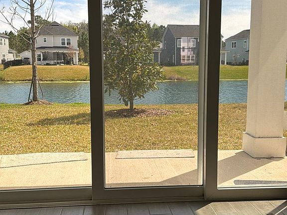 5th image of 202 Brandon Lakes Dr