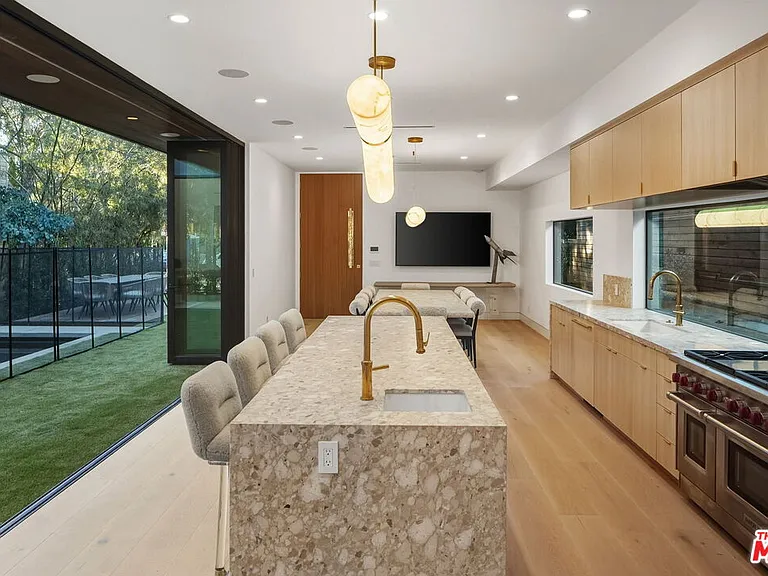 738 Palms Blvd — Photo 15