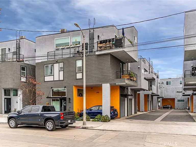 3032 N Coolidge Ave — Photo 1