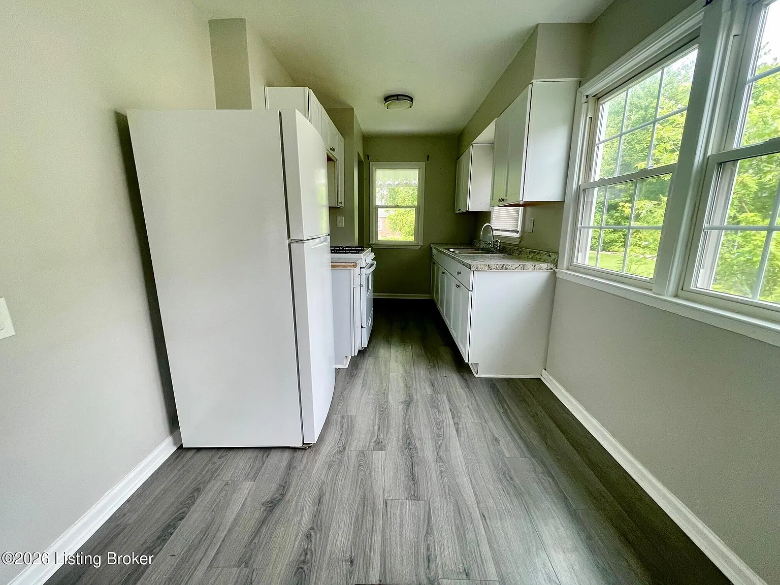 2 bed, 1.0 bath, 682 sqft, $1,295 — Photo 3