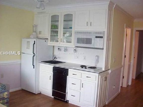 4th image of 23 S Forest Beach Dr APT 389