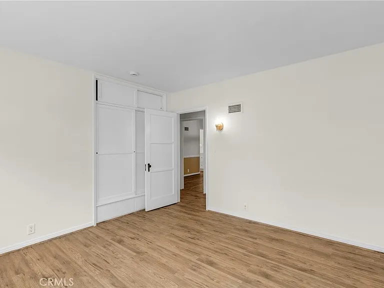 2151 N Altadena Dr — Photo 23