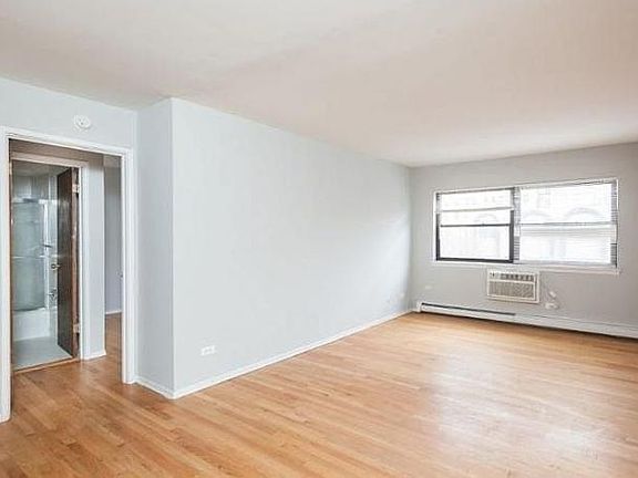 2nd image of 2828 N Cambridge Ave #1