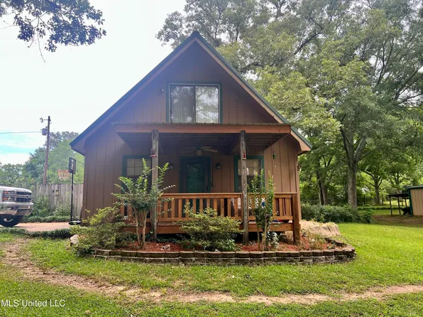 1305 Lake Shore Dr, Byram, MS 39272
