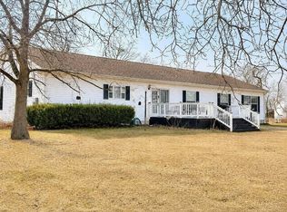 2 Candletree Cir, Beardstown, IL 62618