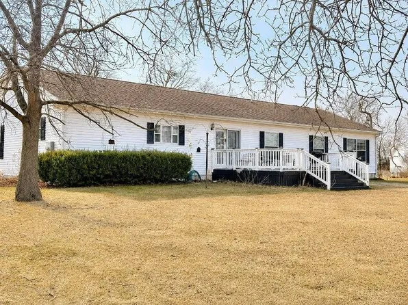 2 Candletree Cir, Beardstown, IL 62618