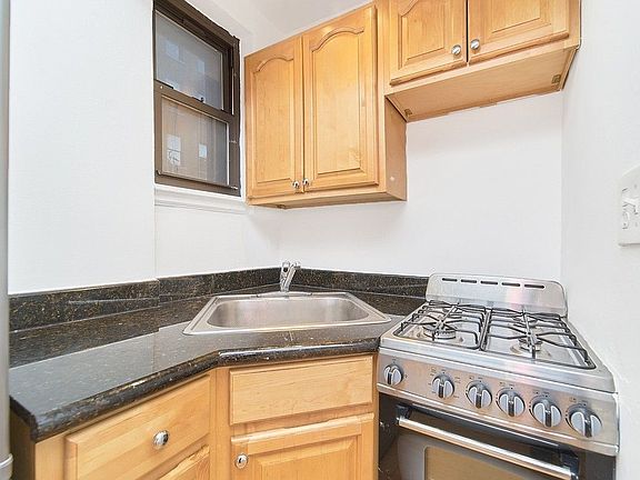 5th image of 459 Park Ave S #B2