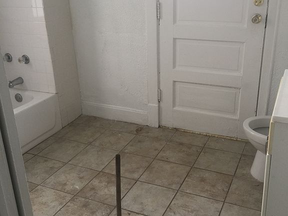 3rd image of 11325 Scottwood Ave