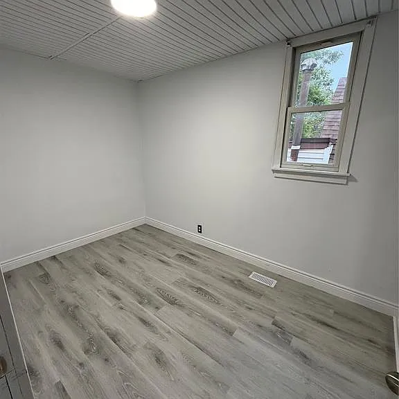 444 McEwan Ave — Photo 9