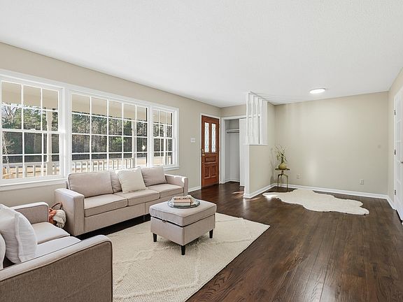 3rd image of 603 Snow Hill Rd