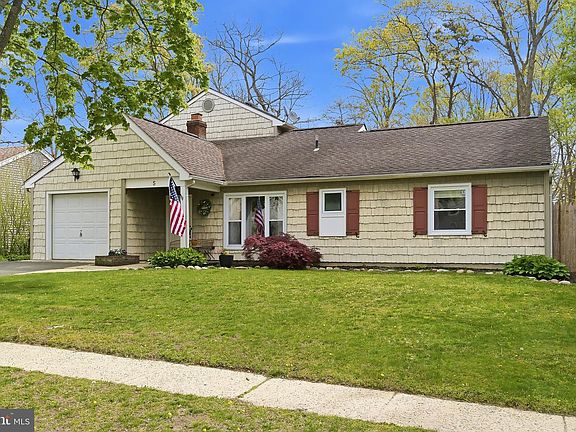 2nd image of 5 Chestnut Way Cir