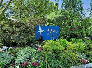 1 Toms Ln #1B, Pt Washington, NY 11050