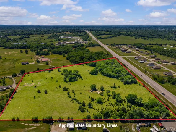 22 S 326th East Ave, Coweta, OK 74429