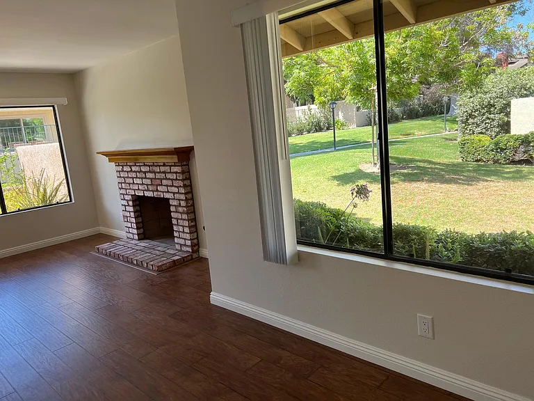 831 Sandberg Ln — Photo 6