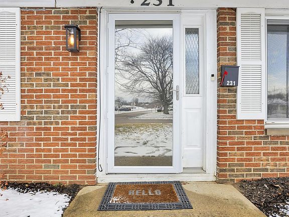 5th image of 231 Fieldpoint Rd