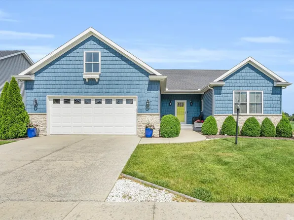 306 Denton Dr, Savoy, IL 61874