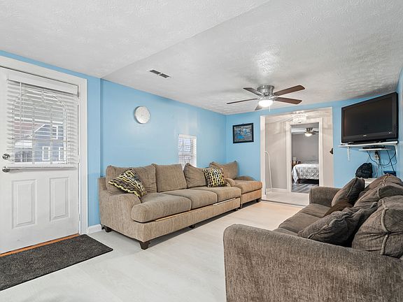 3rd image of 1743 Sparrow Ave