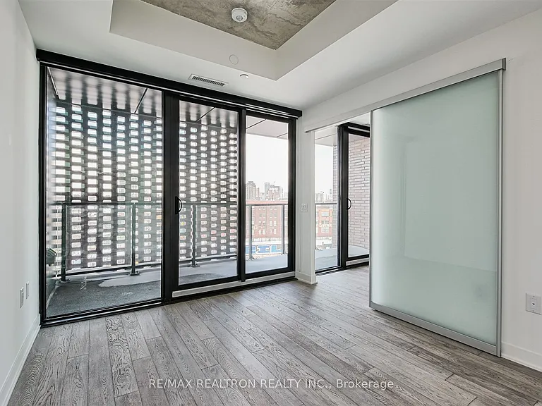2625 Dundas St W #611 — Photo 13