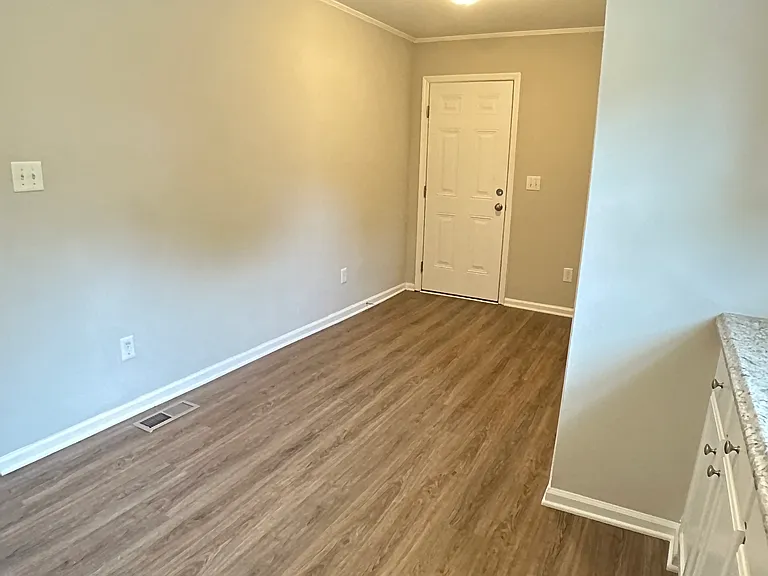 1806 Alpine Dr — Photo 7