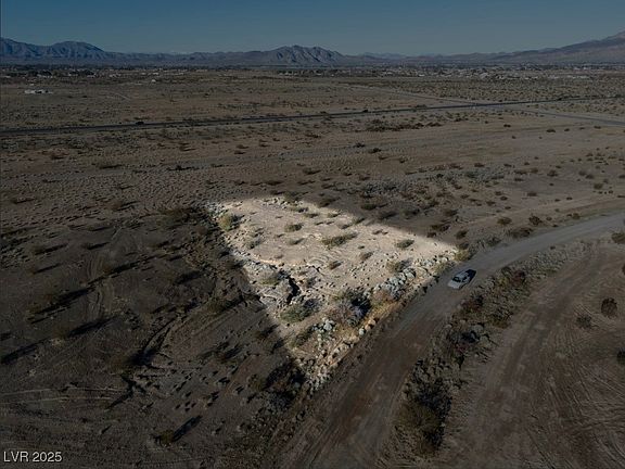 4th image of 860 N Inca Ln