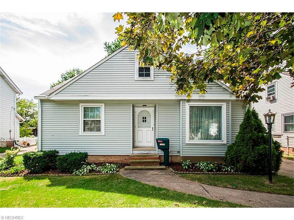 17307 Woodbury Ave photo 1